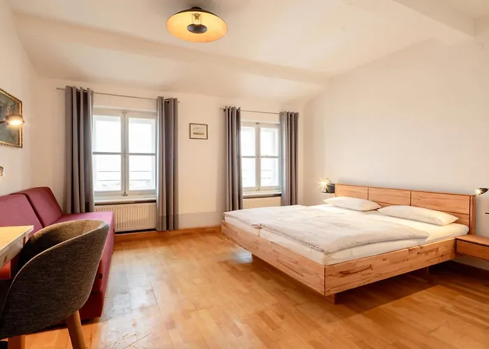 Goldenes Schiff * פסאו